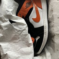 Shattered Backboard Jordan 1 Mid