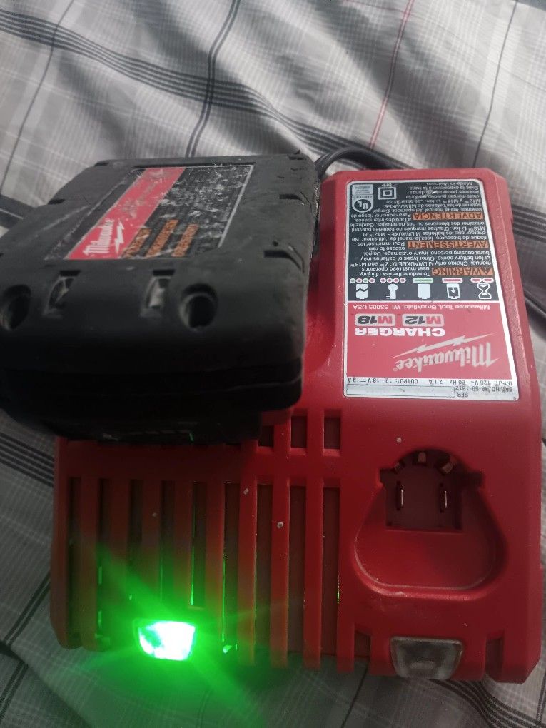 Milwaukee M12 M18 Battery Charger With 1.5 Battery In Good Conditions
