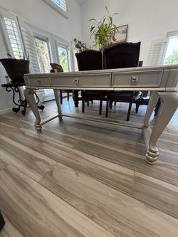 Vanity desk no mirror