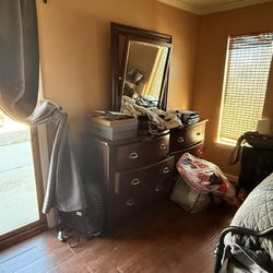 Dresser With Mirror