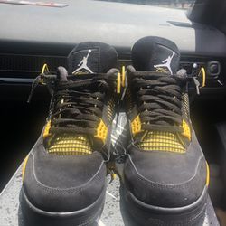 Jordan 4’s Yellow Thunders 