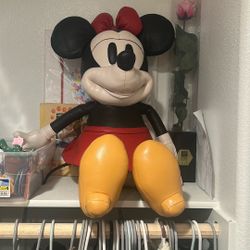 🎀 Authentic Coach x Disney Minnie Mouse Leather Collectible - Rare Find! 🎀