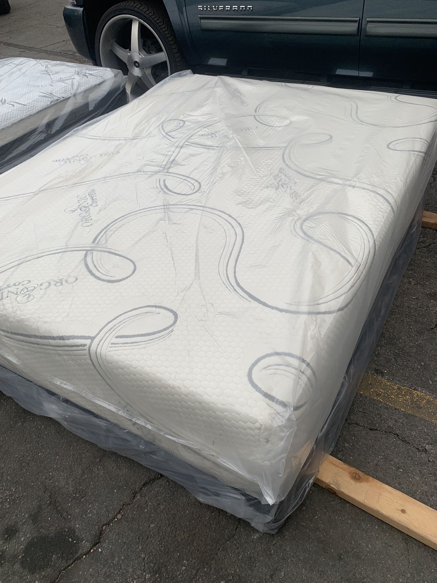 🛏Memory foam Mattress for your comfort 🟩Same day delivery available🚛 🟠Queen sizes 🟡Full sizes 🟢Twin sizes 🔵Cal King 🟣E. King 📍Delivery s