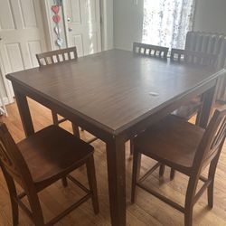 Kitchen Table & chairs 