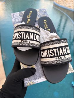 Women’s Slides