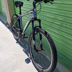 GIANT MOUNTAIN BIKE 21 SPEEDS TIRE 26 SIZE L
