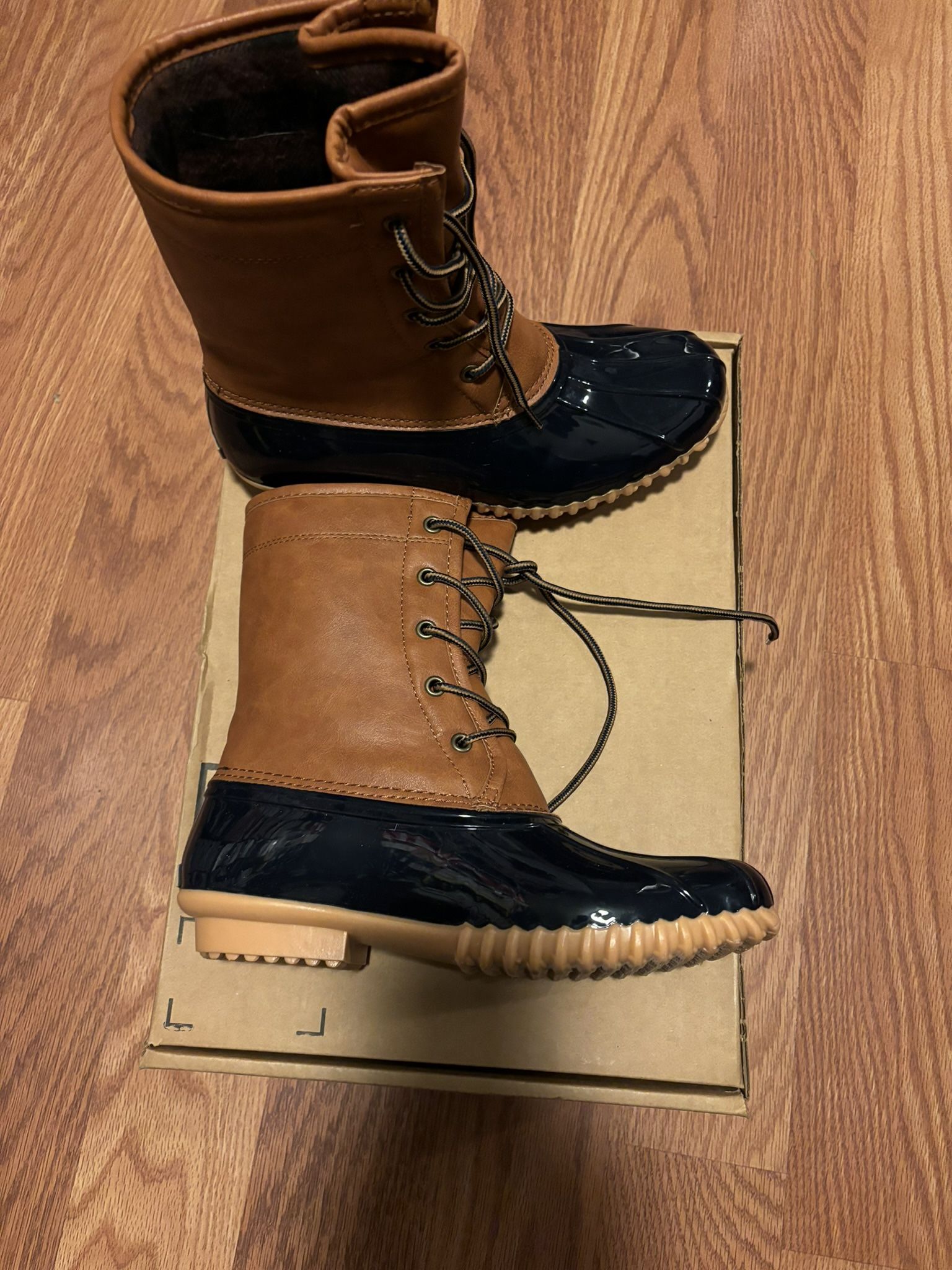 Women’s Waterproof Size 9M