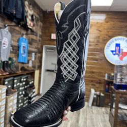 black boot 