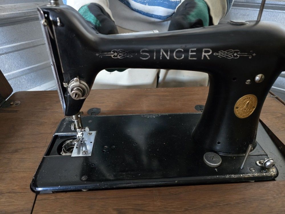 Vintage SINGER Sewing Machine