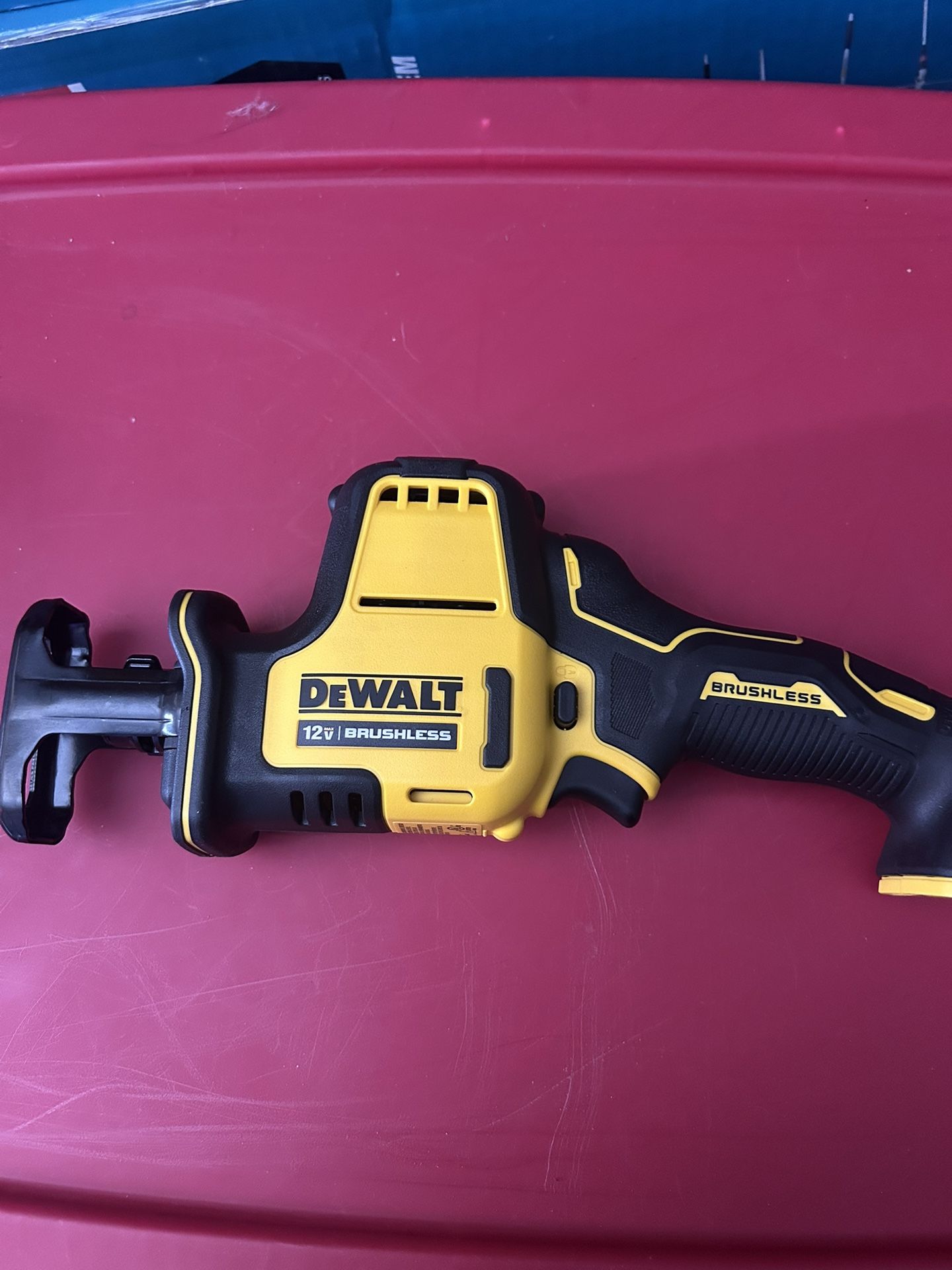 12 v saw dewalt