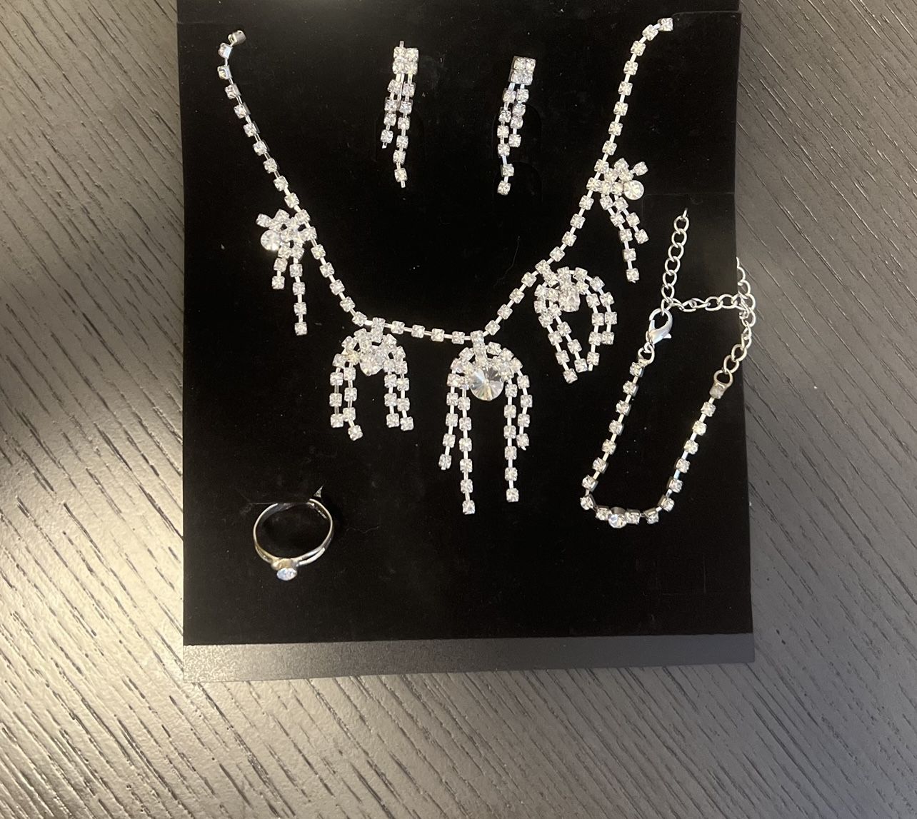 4-Piece Beautiful Rhinestone Jewelry Set