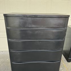 Pending ****Big 5 Drawer Dresser