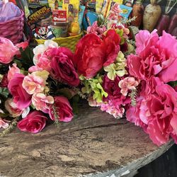 Artificial Flowers  2 Bundles $5