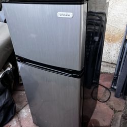 Vissani 4.3 cu. ft. Mini Refrigerator 