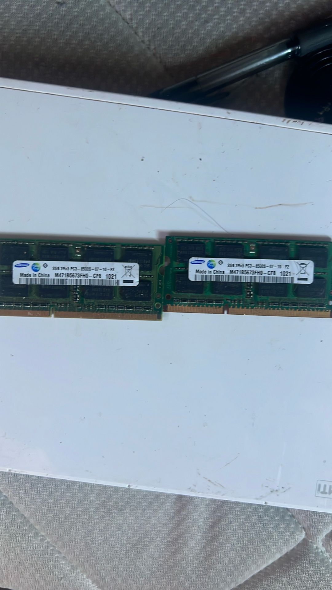 2x 2GB RAM Sticks