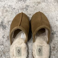 Ugg Slippers Chestnut Women’s Size 8