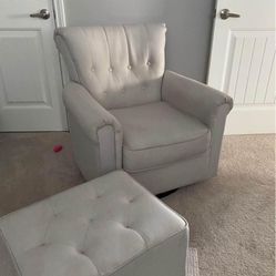 Nursery chair With Ottoman