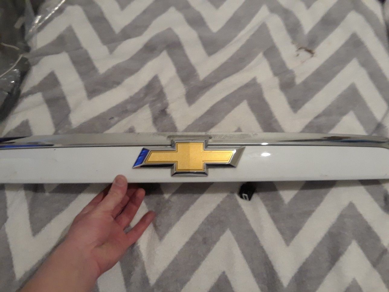 Chevy equinox tailgate rear molding 2016/2017