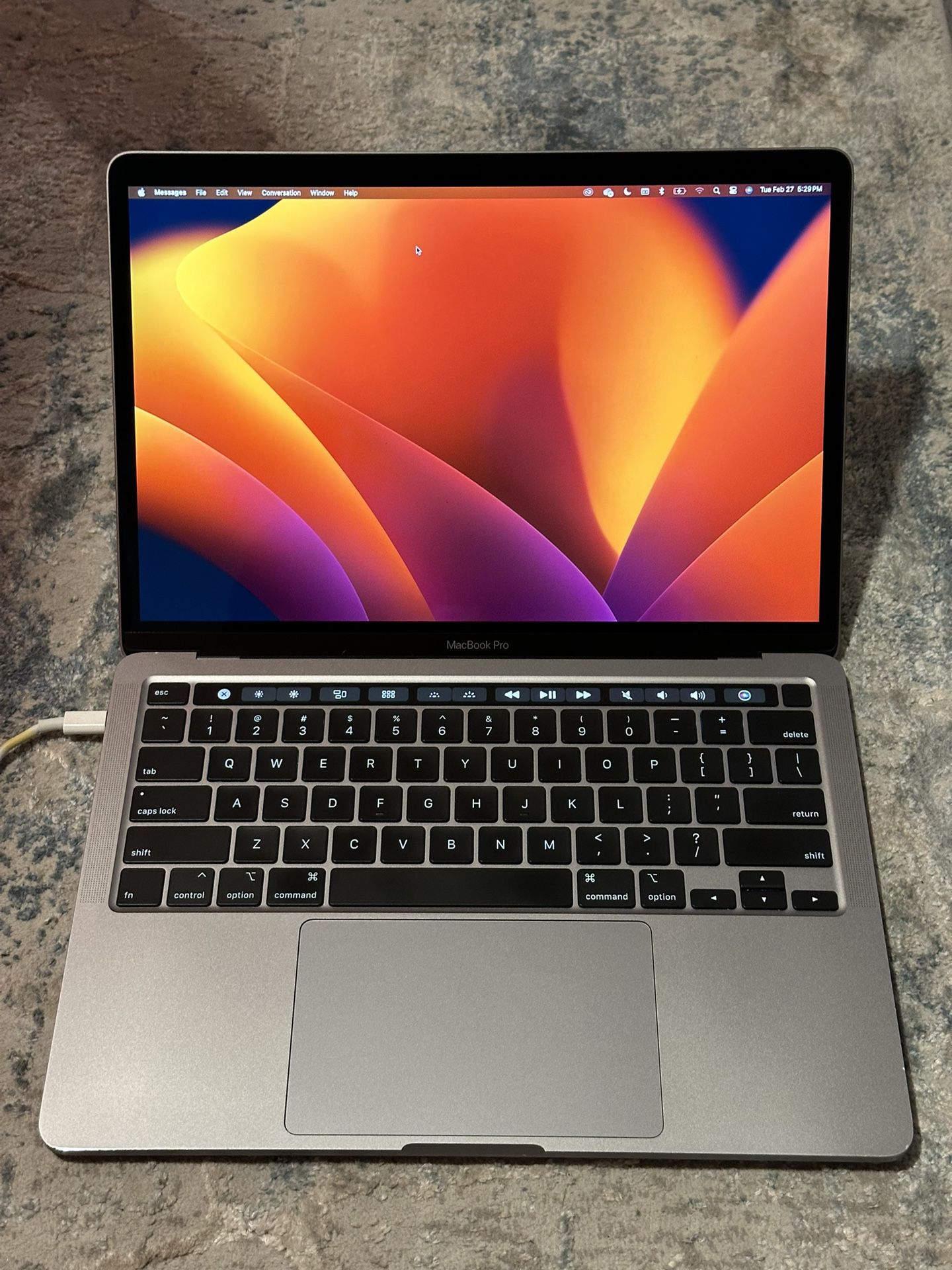 MacBook Pro 2020 13in 2GHz I5 16gb 3733MHz - 4 Thunderbolt Ports