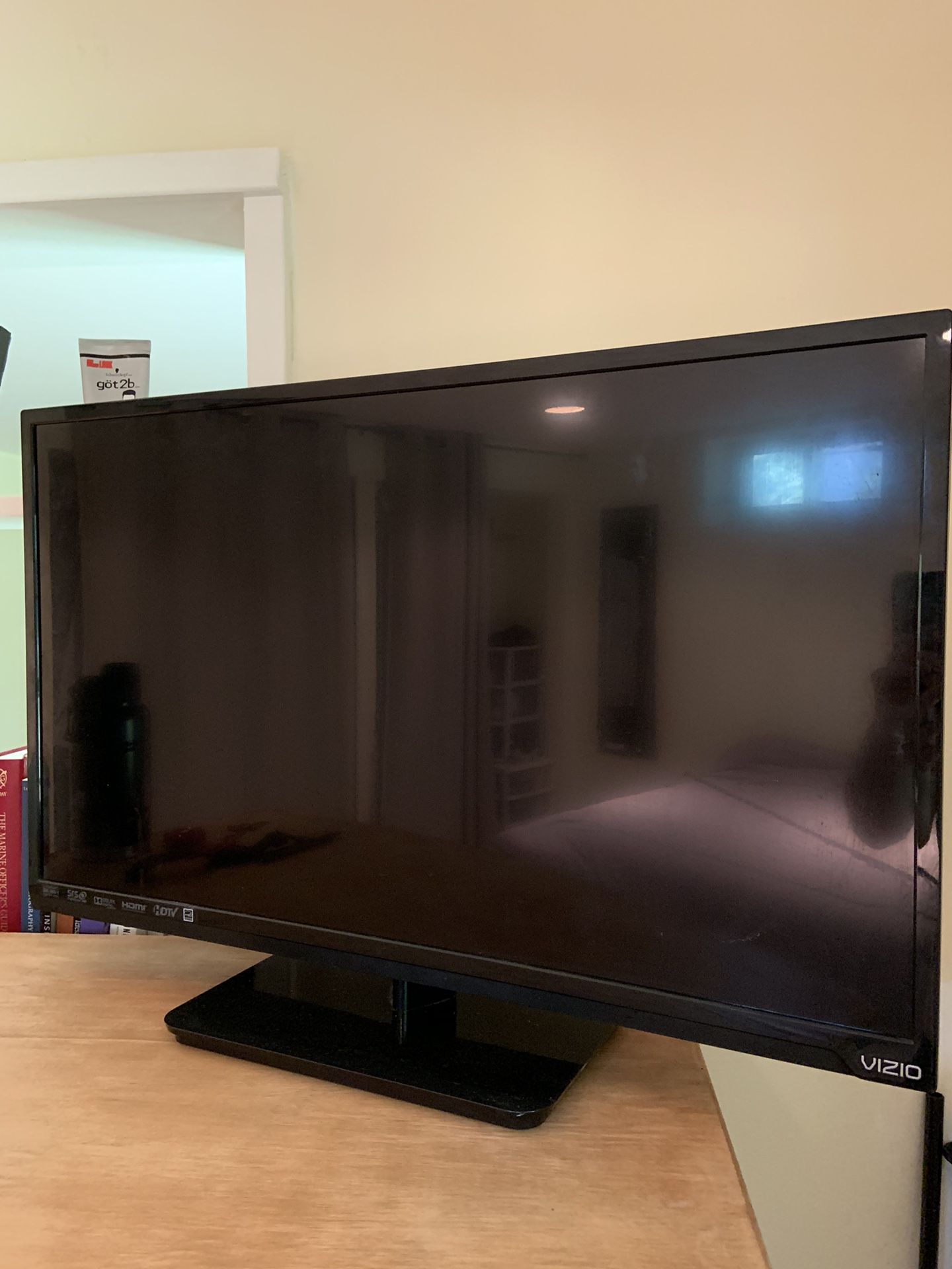 32” VIZIO flatscreen tv with stand