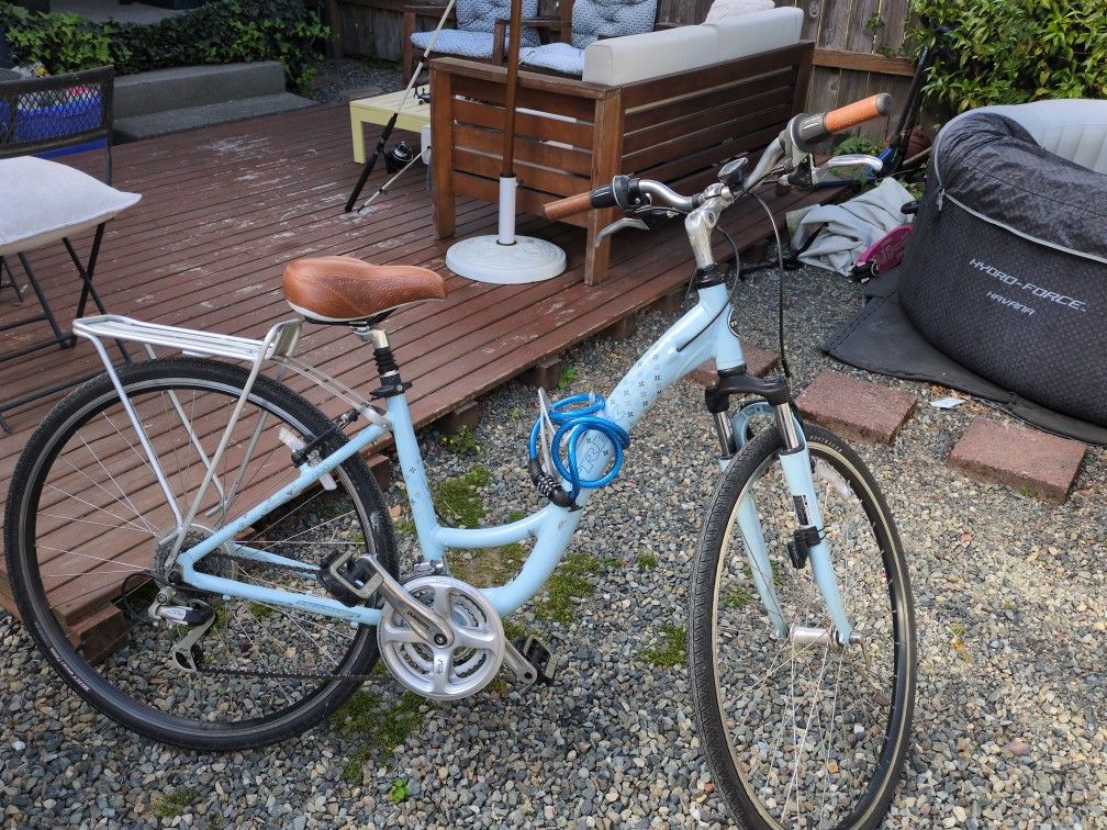 TREK WSD 7200 women's hybrid commuter bike