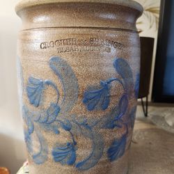 Crocker & Springer Crock