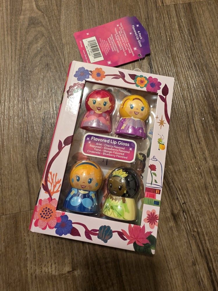 $15 OBO BNIB DISNEY PRINCESS
4 Pack Flavored Lip Gloss