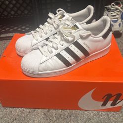 Adidas superstars size 9.5