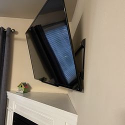 Sony TV 64” W/ Brackets  ❗️Moving ❗️