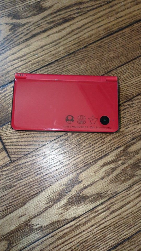 Nintendo DSi XL 25th Anniversary Super Mario Edition + Nintendo DSi XL Blue