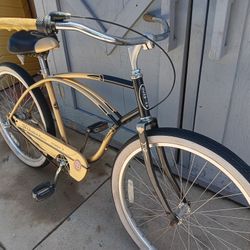 SCHWINN  3speed.    Beach Cruiser 26"tires 