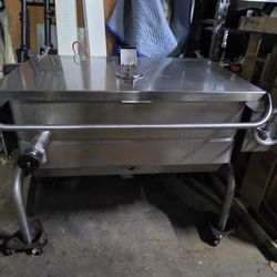 GROEN NATURAL GAS 40 GALLON TILT SKILLET/BRAISING PAN