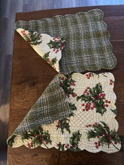 C&F Home Holly Cream Berries Quilted 100% Cotton Rectangle Christmas Set Reversible Placemats