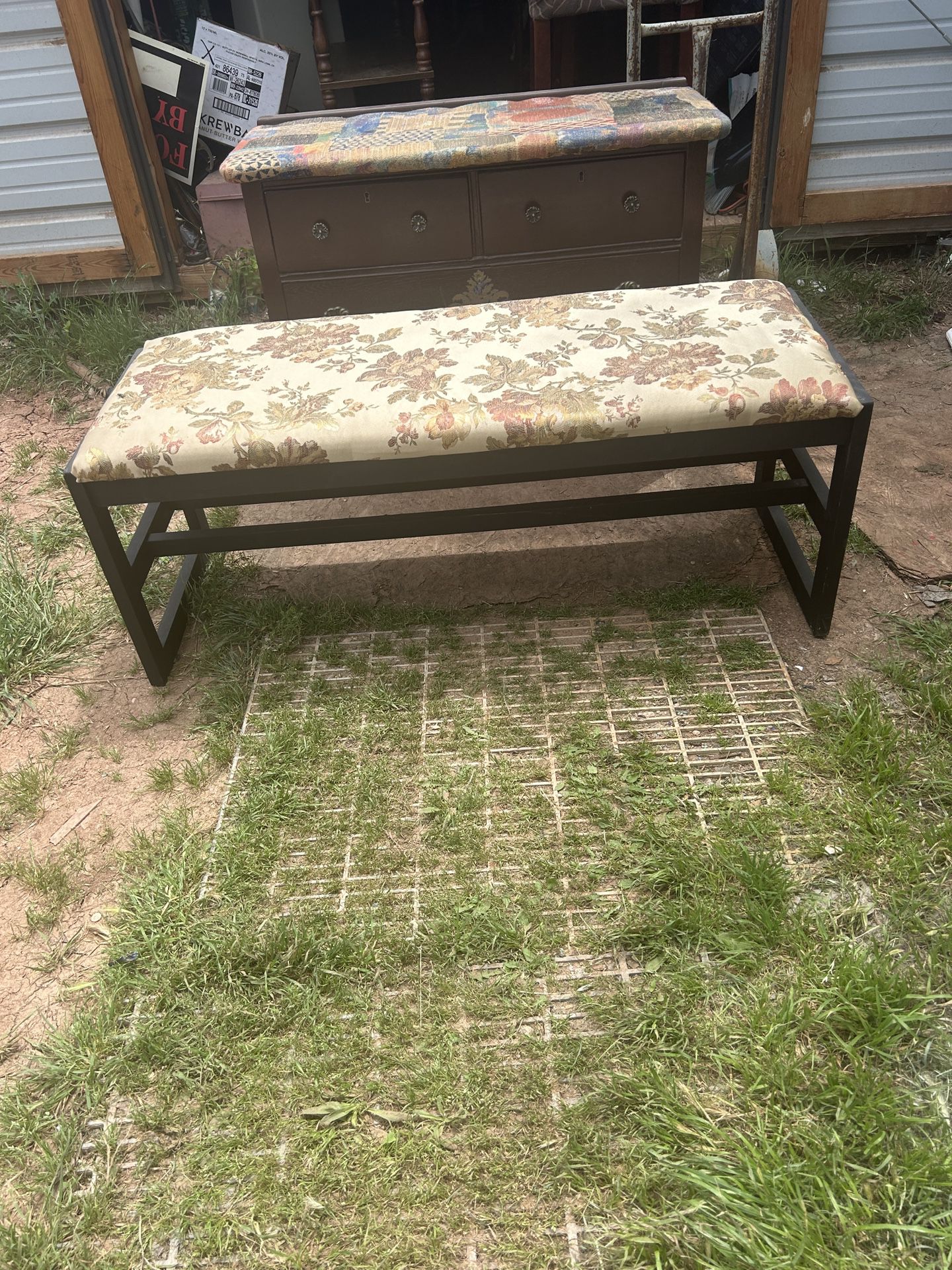 nice bench its 19 inches tall 48inches wide and 22 inches deep
