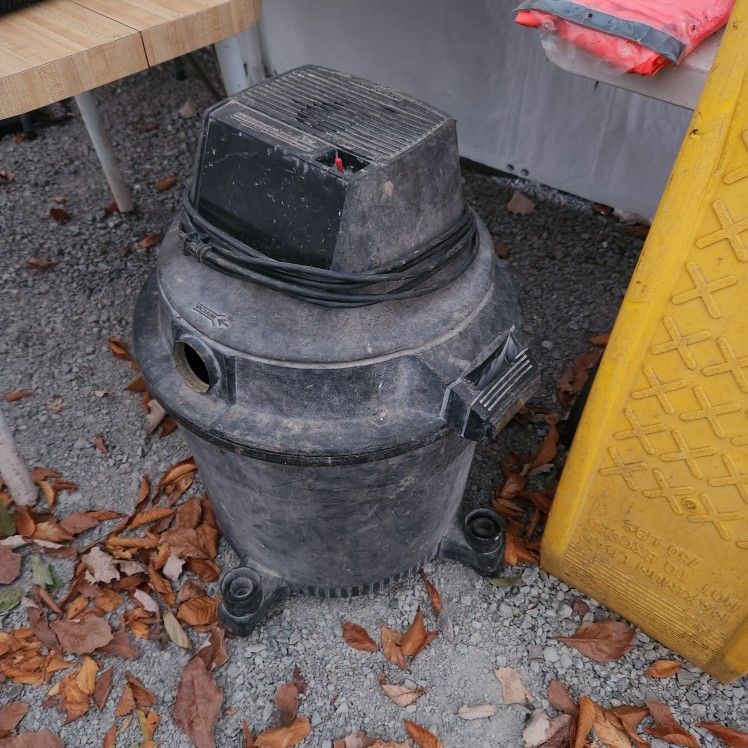 Large Craftsman Shop Vac.