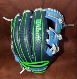 Wilson A1000 11.5” I-Web with Silver Laces