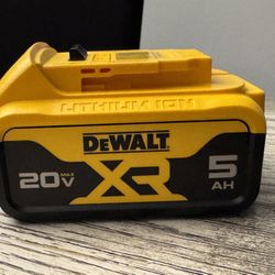 NEW DEWALT 20v XR 5AH Battery 