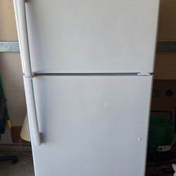 16 Cu Ft GE refrigerator. 