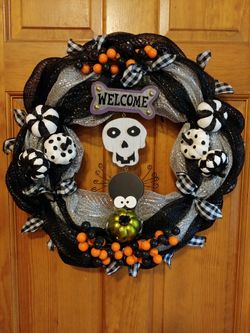Welcome Skull Halloween Wreath