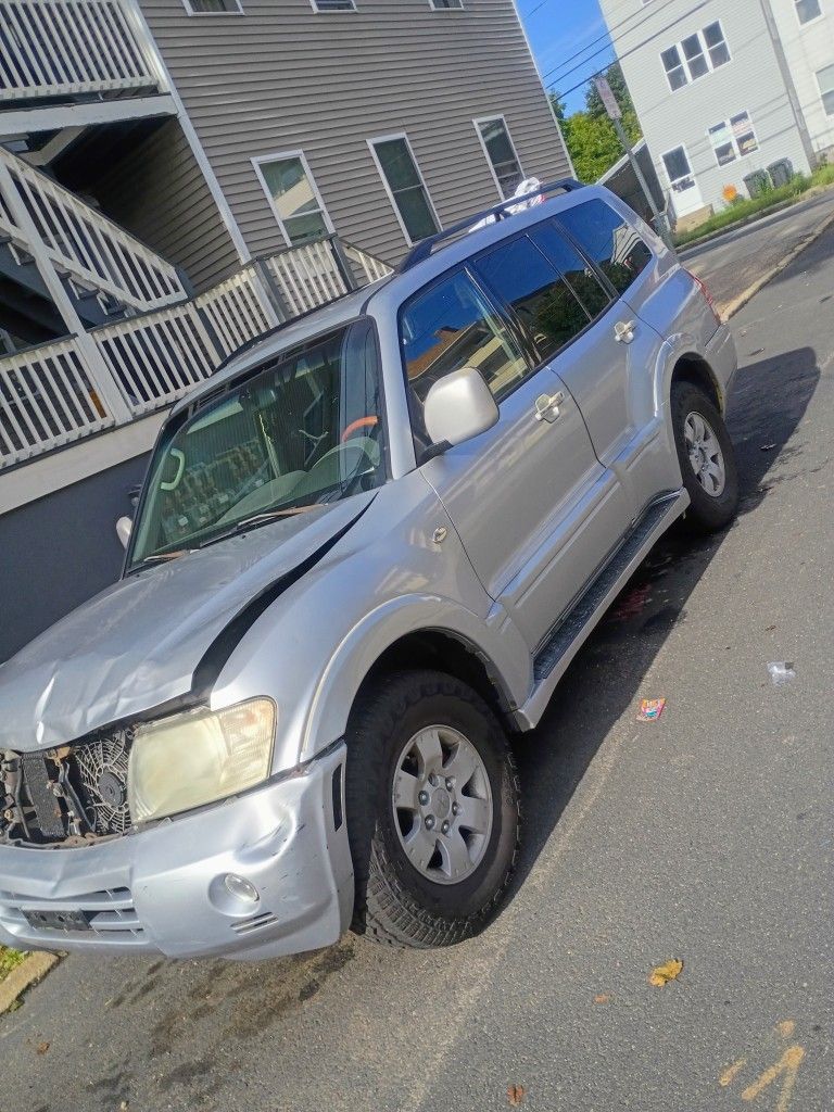 2004 Mitsubishi Montero