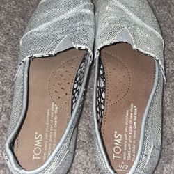 BRAND NEW Toms Size 7