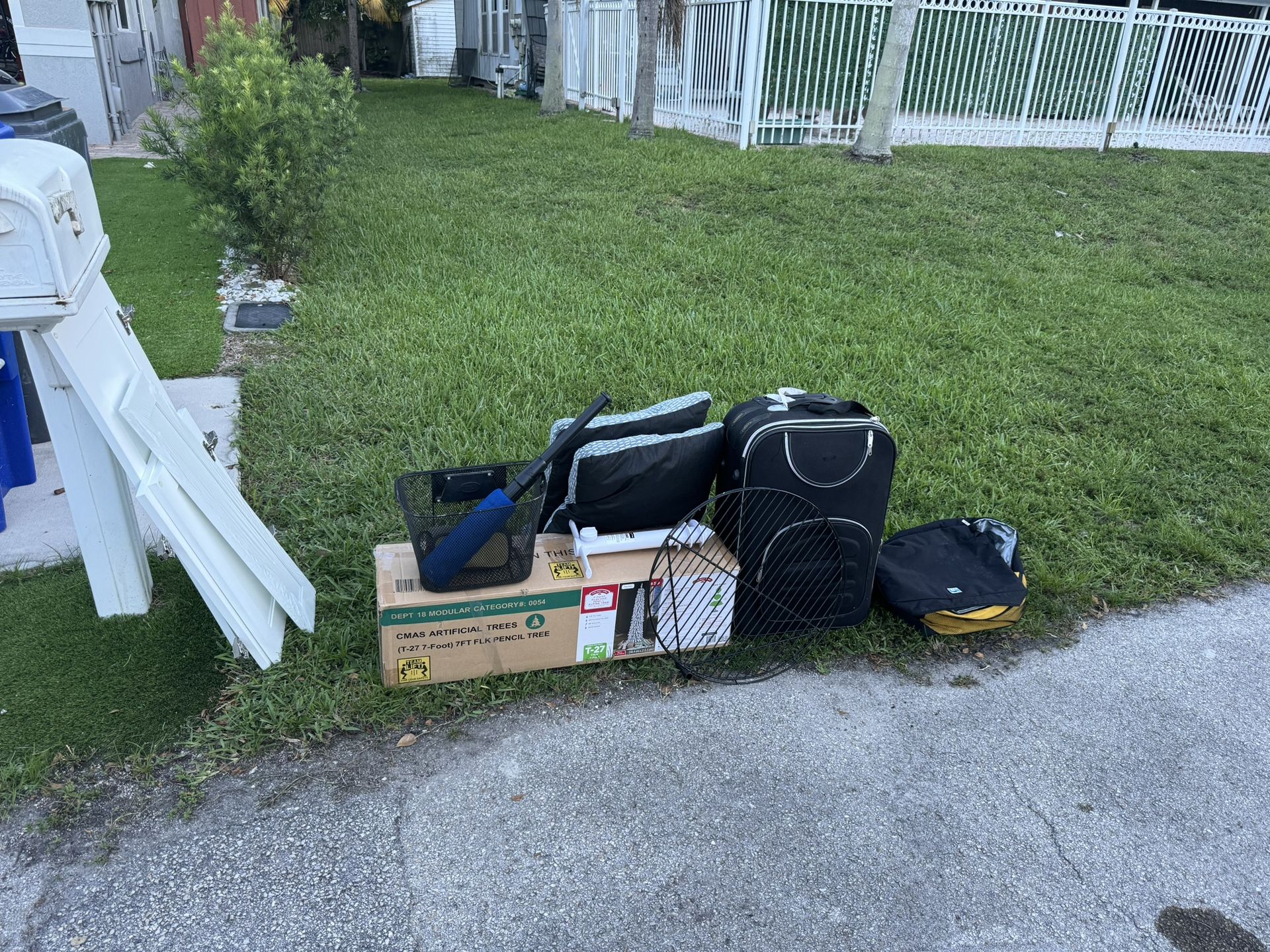 Random Free Stuff In Curb