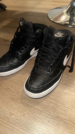 Black n white Nike size 8 youth