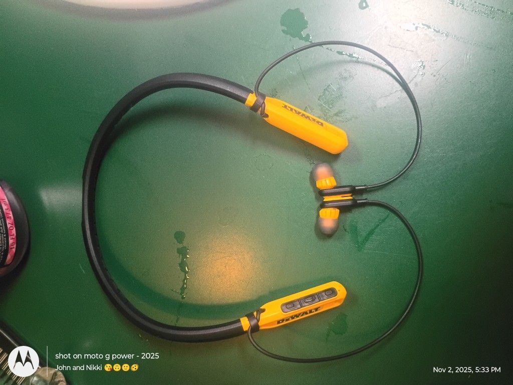 DeWalt Bluetooth Headphones