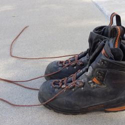 Solomon Mountaineering Boots 9.5