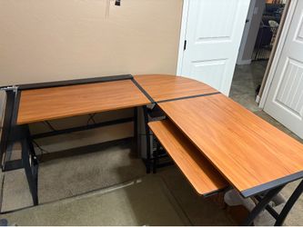 Corner desk