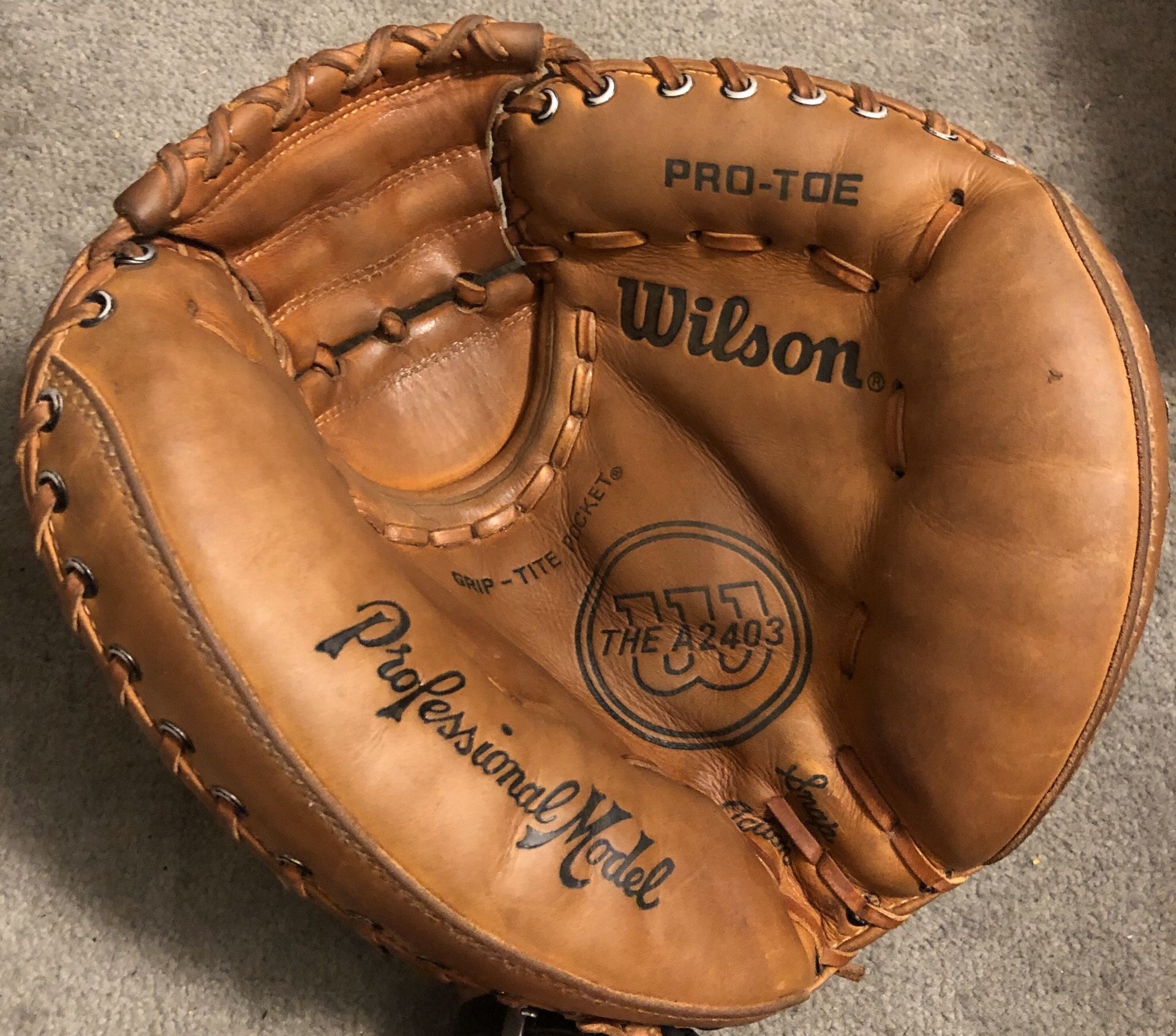 Wilson A2403 Baseball Catcher’s Glove