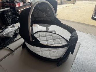 Graco Traveling Baby Crib