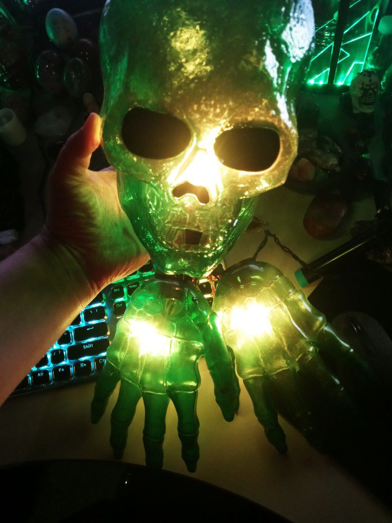 Scull Head Hands Lights Large With A Plug In Cord 