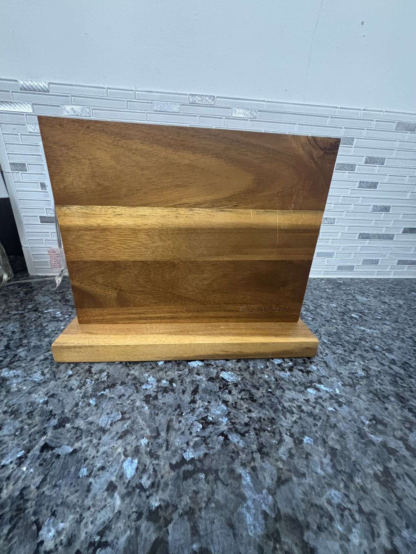 Magnetic knife block